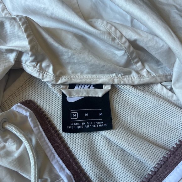 NWOT Nike Women's  Sportswear Windrunner Hooded Jacket Medium - Picture 4 of 4